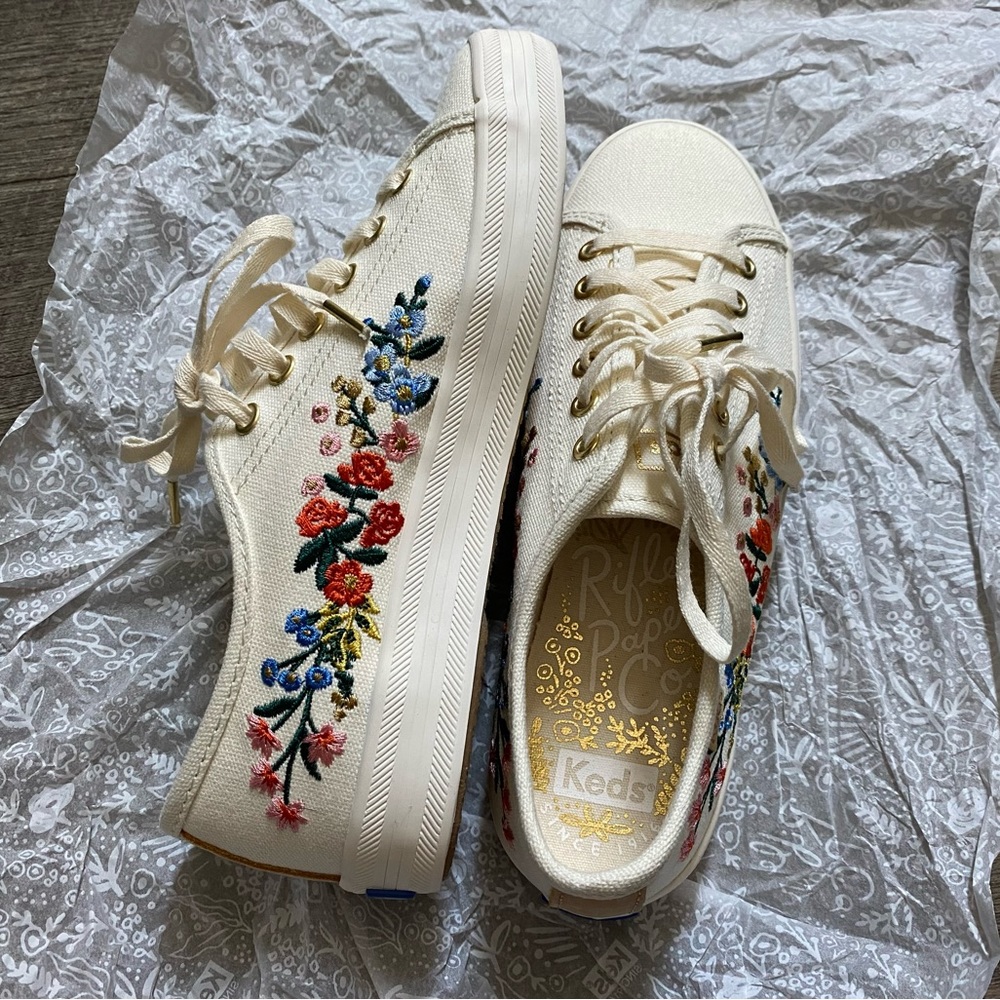 Keds Embroidery Shoes (size 5)